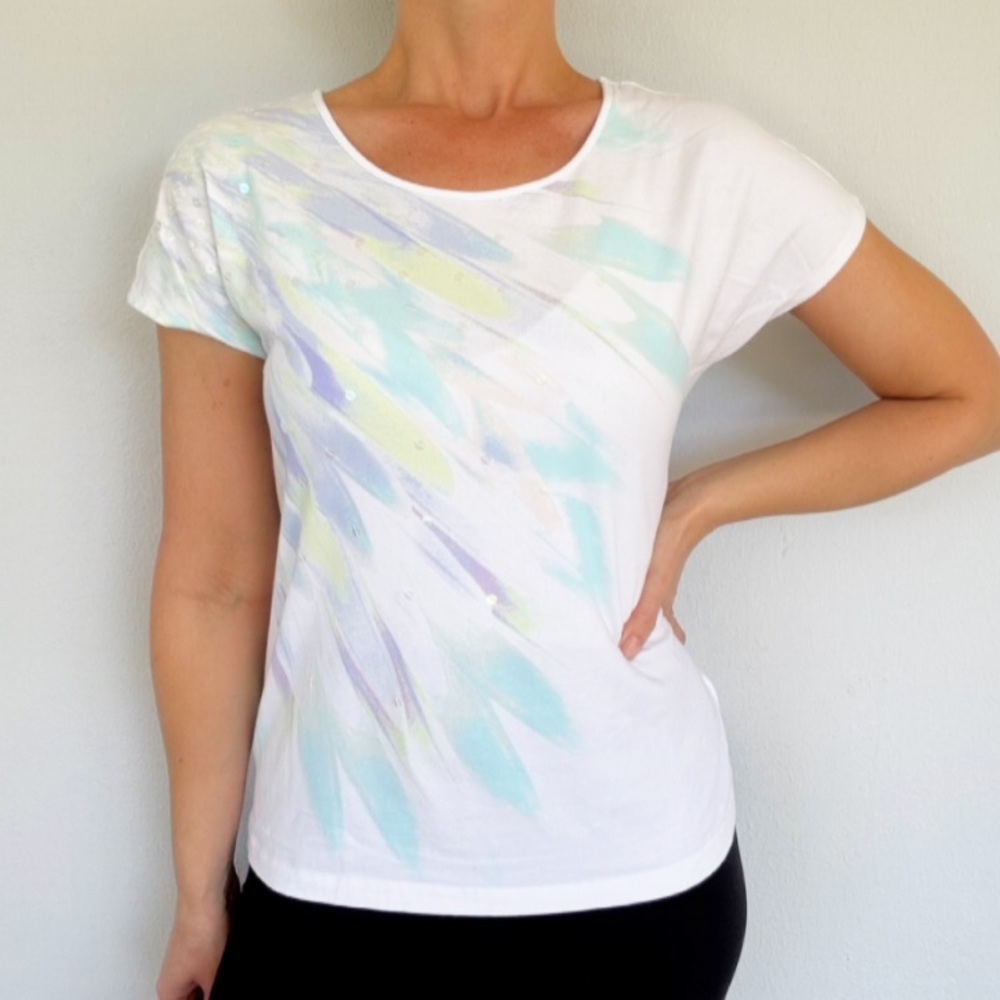 Hearts of Palm white pastel feather print short sleeve cotton stretch tee medium